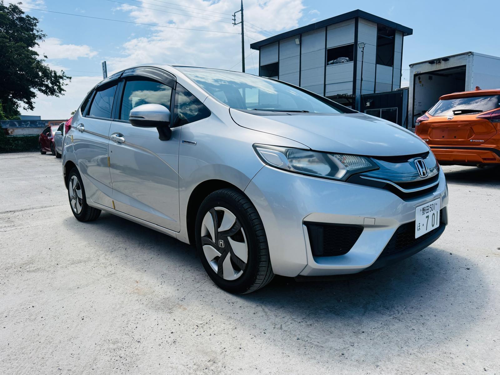 2015 Honda Fit Hybrid F Package – 1.5 Petrol-Hybrid Automatic photo 1